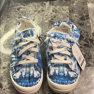 Time and Tru Kids Blue and White Sneakers